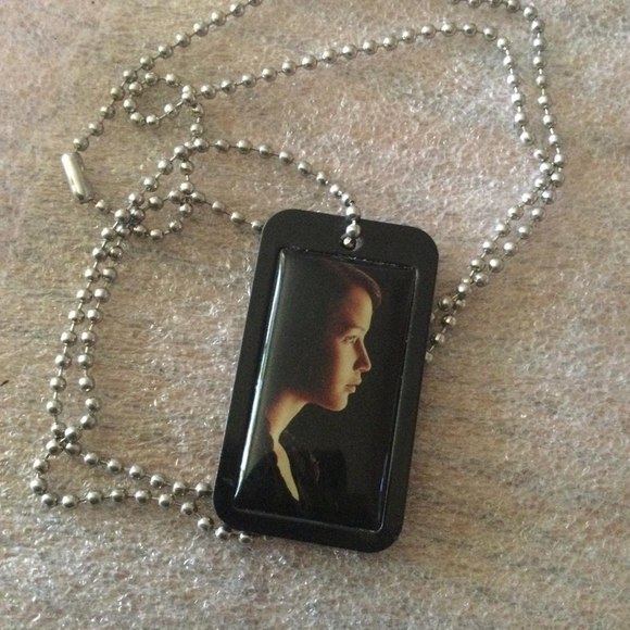 Hunger Games necklace - Picture 1 of 2